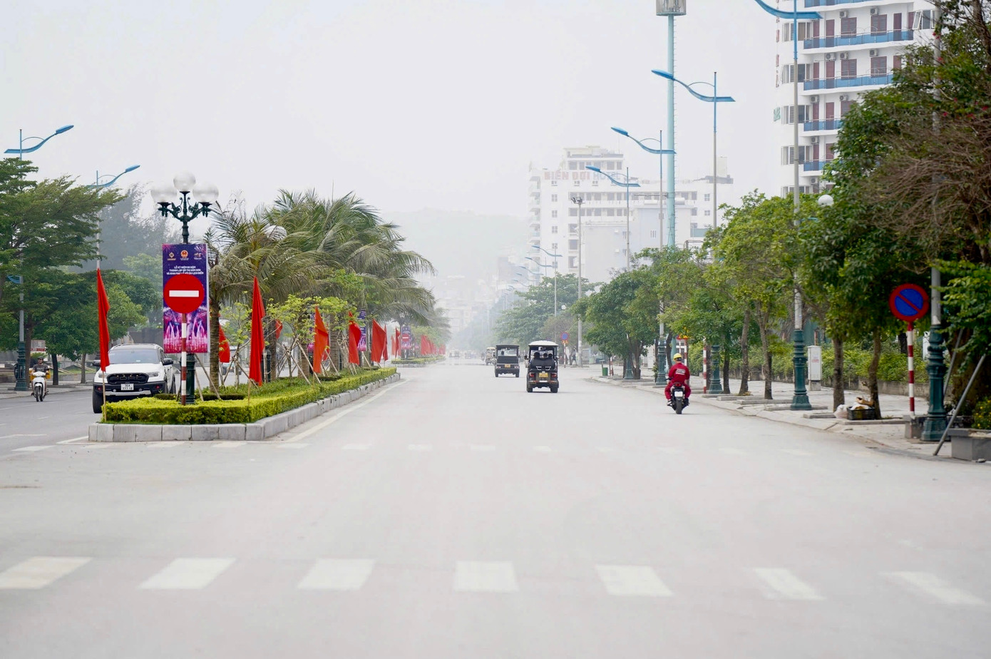 Tạm thời cấm các phương tiện lưu thông trên tuyến đường Hồ Xuân Hương, TP Sầm Sơn Tạm thời cấm các phương tiện lưu thông trên tuyến đường Hồ Xuân Hương, TP Sầm Sơn