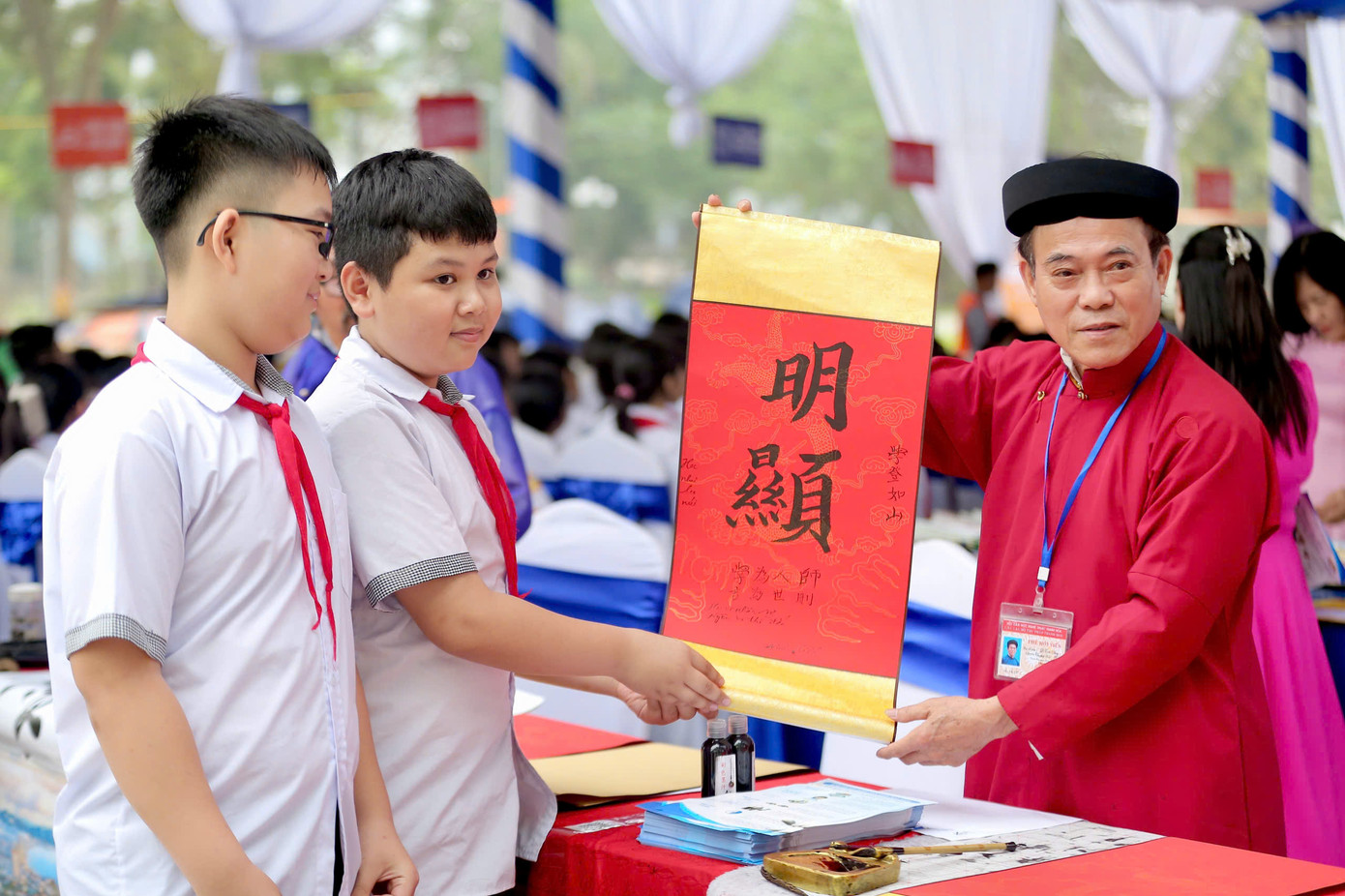 Hoạt động cho chữ thư pháp. Hoạt động cho chữ thư pháp.