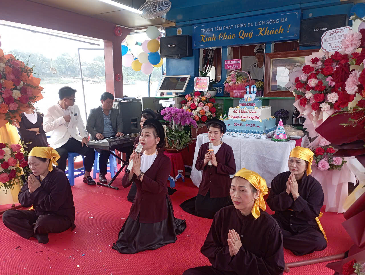 Với 3 con tàu được đầu tư tương đối hiện đại đáp ứng thời tiết 4 mùa với tổng gần 300 ghế khách, những năm gần đây tuyến du lịch này thu hút trung bình 20.000 lượt khách/năm. Với 3 con tàu được đầu tư tương đối hiện đại đáp ứng thời tiết 4 mùa với tổng gần 300 ghế khách, những năm gần đây tuyến du lịch này thu hút trung bình 20.000 lượt khách/năm.