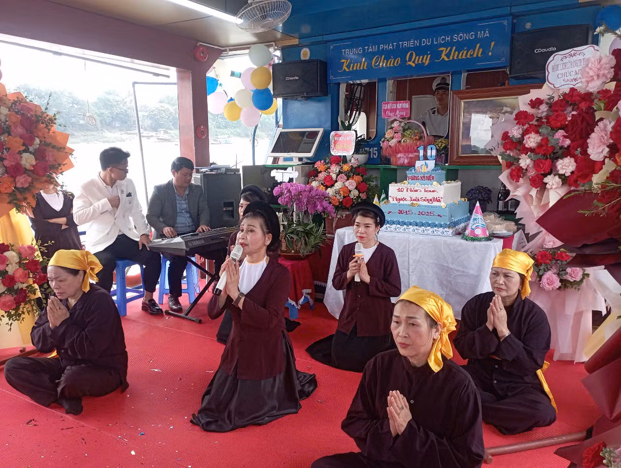 Với 3 con tàu được đầu tư tương đối hiện đại đáp ứng thời tiết 4 mùa với tổng gần 300 ghế khách, những năm gần đây tuyến du lịch này thu hút trung bình 20.000 lượt khách/năm.