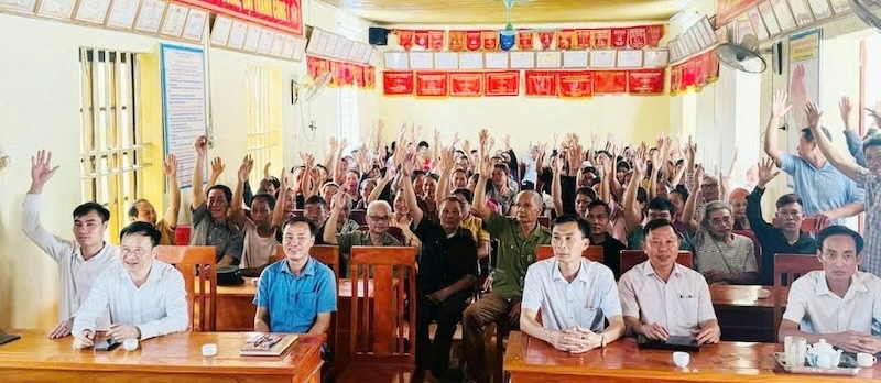 Cử tri xã Hóa Quỳ, huyện Như Xuân (Thanh Hóa) biểu quyết tán thành đối với việc đặt tên gọi cho các đơn vị hành chính cấp xã Cử tri xã Hóa Quỳ, huyện Như Xuân (Thanh Hóa) biểu quyết tán thành đối với việc đặt tên gọi cho các đơn vị hành chính cấp xã