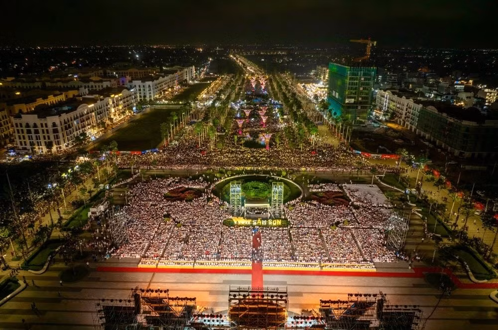 Để hiện thực hóa mục tiêu đó, thành phố tập trung khai thác lợi thế tự nhiên, thu hút đầu tư vào các khu vui chơi giải trí, du lịch tầm cỡ quốc tế; đồng thời xây dựng nếp sống văn minh đô thị, văn minh du lịch, hình thành phong cách ứng xử lịch sự, mến khách, tạo sự hài lòng cho du khách.
