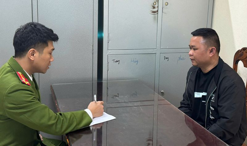 Nguyễn Viết Thông tại cơ quan công an