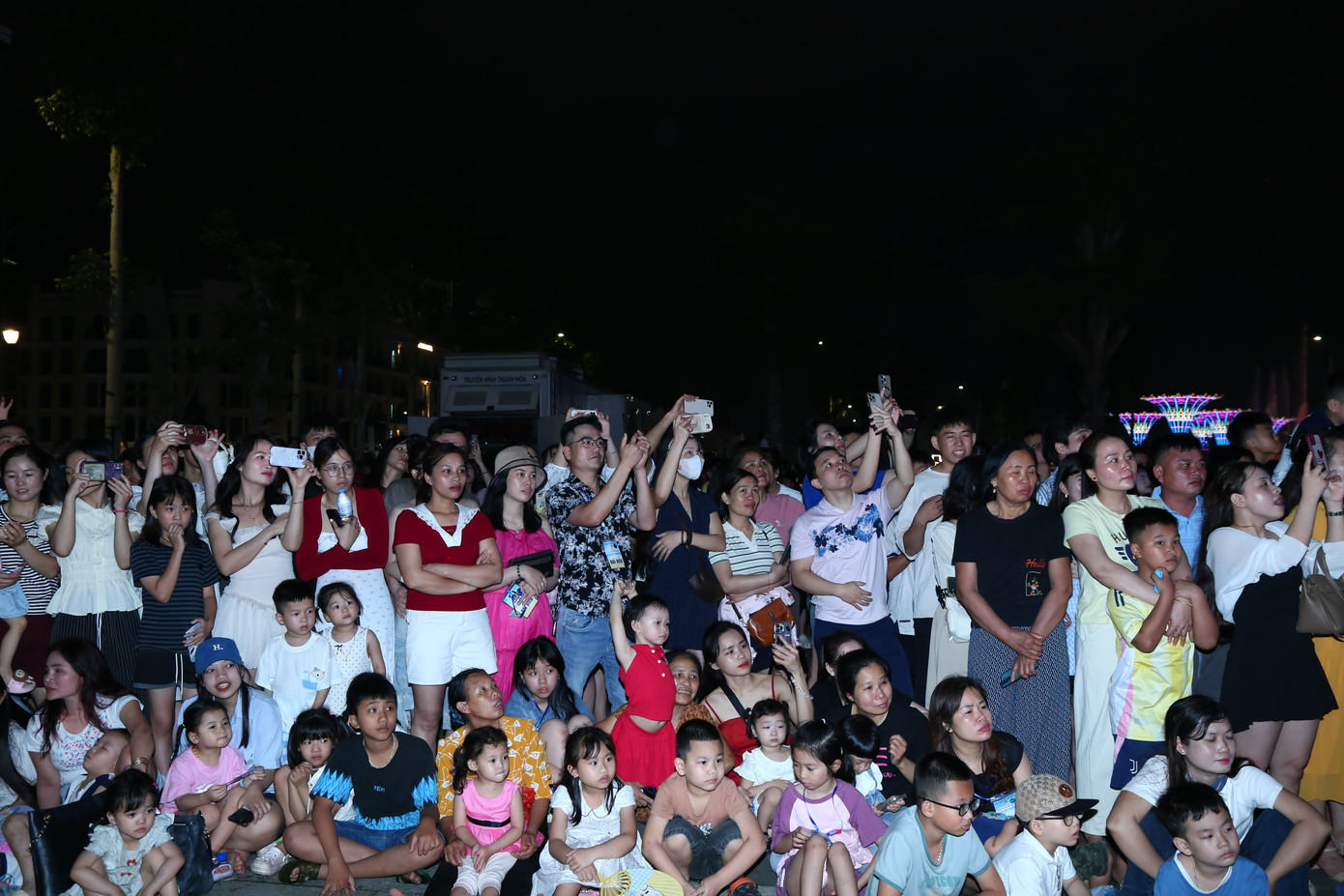 Sự kiện được tổ chức ngay trước kỳ nghỉ lễ 30/4, không chỉ mang đến một đêm hội nghệ thuật bùng nổ cảm xúc mà còn là nghi thức khai màn mùa du lịch hè sôi động năm 2025. Sự kiện được tổ chức ngay trước kỳ nghỉ lễ 30/4, không chỉ mang đến một đêm hội nghệ thuật bùng nổ cảm xúc mà còn là nghi thức khai màn mùa du lịch hè sôi động năm 2025.
