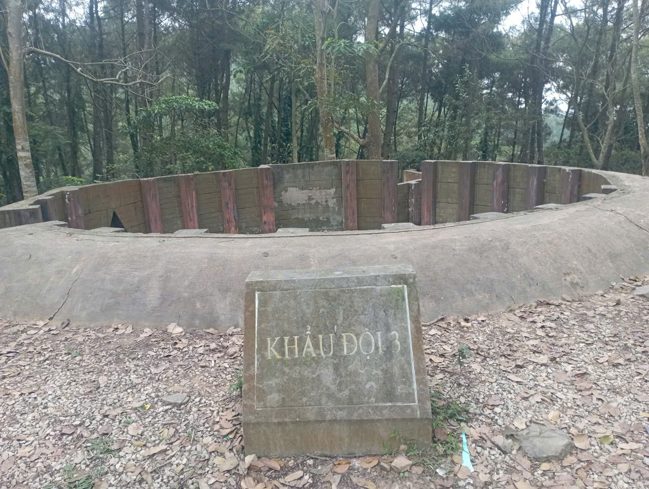 Hàng năm trận địa Đồi C4 đón hàng nghìn lượt khách tới tham quan và thăm lại chiến trường xưa. Từ Đồi C4, du khách có thể đến tham quan các điểm di tích lịch sử, văn hóa nổi bật khác của Thanh Hoá như Cầu Hàm Rồng, động Long Quang, động Tiên Sơn, làng cổ Đông Sơn... Từ ngày 3, 4/4/1965 đến 27/1/1973, quân dân Hàm Rồng đã kiên cường chiến đấu và đã đánh 852 trận, bắn rơi 117 máy bay Mỹ, có 21 chiếc rơi tại chỗ, bắt sống 14 giặc lái. Trong đó, ngày 3, 4/4/1965, quân và dân tỉnh Thanh Hoá bắn rơi 47 chiếc, riêng quân và dân Hàm Rồng bắn rơi 31 chiếc.