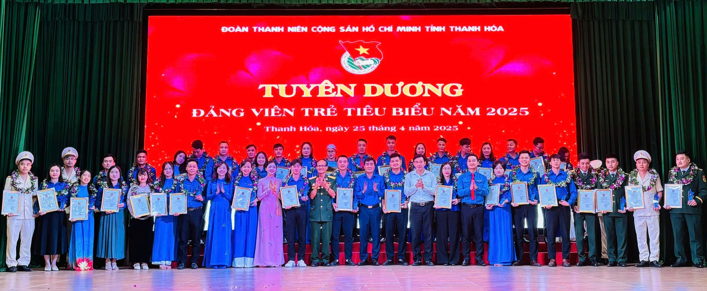 Tuyên dương đảng viên trẻ tiêu biểu