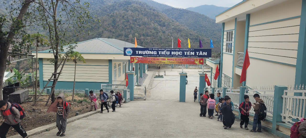 Dùng gậy tre học thể dục, nữ sinh lớp 4 bị thương nghiêm trọng ảnh 1