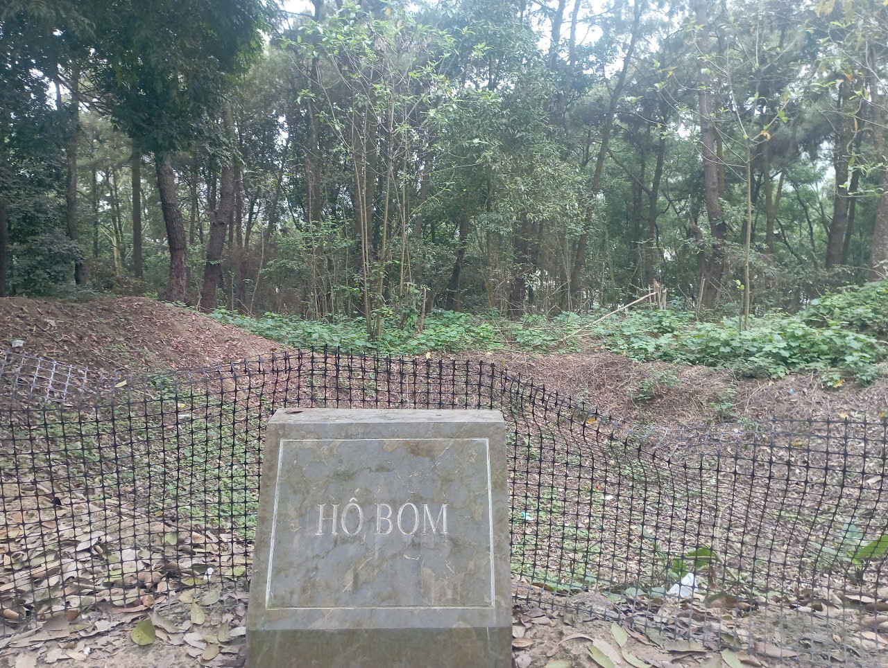 Dù đã 60 năm trôi qua, trận địa Đồi C4 vẫn in đậm dấu ấn hào hùng của một thời máu lửa. Đồi C4 là trận địa pháo cao xạ của Đại đội 4 thuộc Trung đoàn 228, Quân chủng Phòng không Không quân có nhiệm vụ bảo vệ cầu Hàm Rồng và các mục tiêu khác. Nơi đây, quân và dân ta đã làm nên những chiến thắng lẫy lừng.