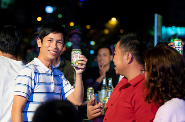 Sắc xuân miền Trung rực rỡ trên lon bia Huda tết ảnh 2