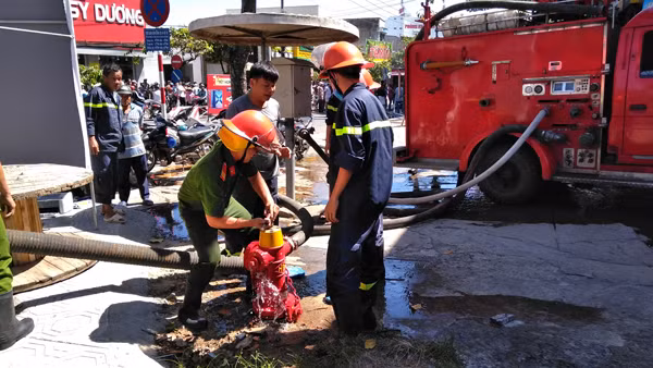 Khói lửa bao trùm cửa hàng xe máy ở Tiền Giang ảnh 2