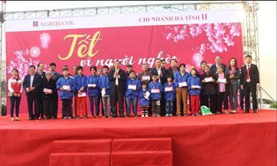 Agribank dành 40 tỷ đồng triển khai chương trình Tết cho người nghèo ảnh 1