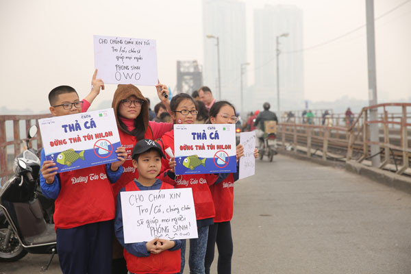 Đừng để cá chép xuống sông, túi nilon ngập phố ảnh 2