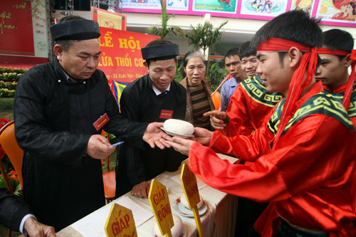  Ban giám khảo đánh giá dựa trên nhiều yếu tố, từ lúc thổi lửa đến khi thành cơm.