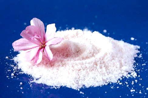 Nạp quá nhiều thực phẩm có nồng độ muối cao không những làm cho sắc mặt đen vàng mà còn có thể gây ra những nốt tàn nhang trên gò má