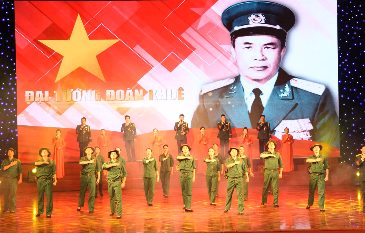 Một số tiết mục tại chương trình nghệ thuật kỷ niệm 100 năm Ngày sinh Đại tướng Đoàn Khuê.