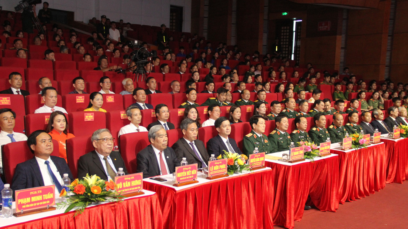 Các đại biểu dự Lễ kỷ niệm 100 năm Ngày sinh Đại tướng Đoàn Khuê. Các đại biểu dự Lễ kỷ niệm 100 năm Ngày sinh Đại tướng Đoàn Khuê.