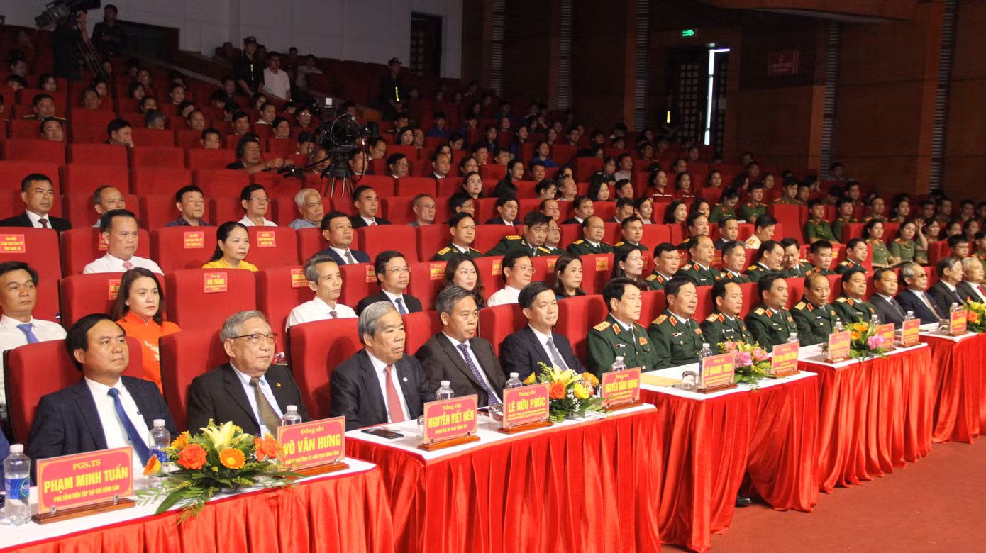Các đại biểu dự Lễ kỷ niệm 100 năm Ngày sinh Đại tướng Đoàn Khuê.