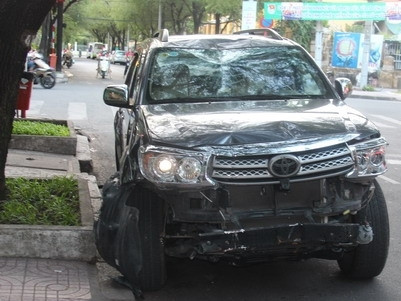 PGĐ sở VH-TT&DL TP.HCM nói, trước lúc gây tai nạn xe của ông hình như bị bể bánh sau, 2 bánh trước cũng xẹp hơi