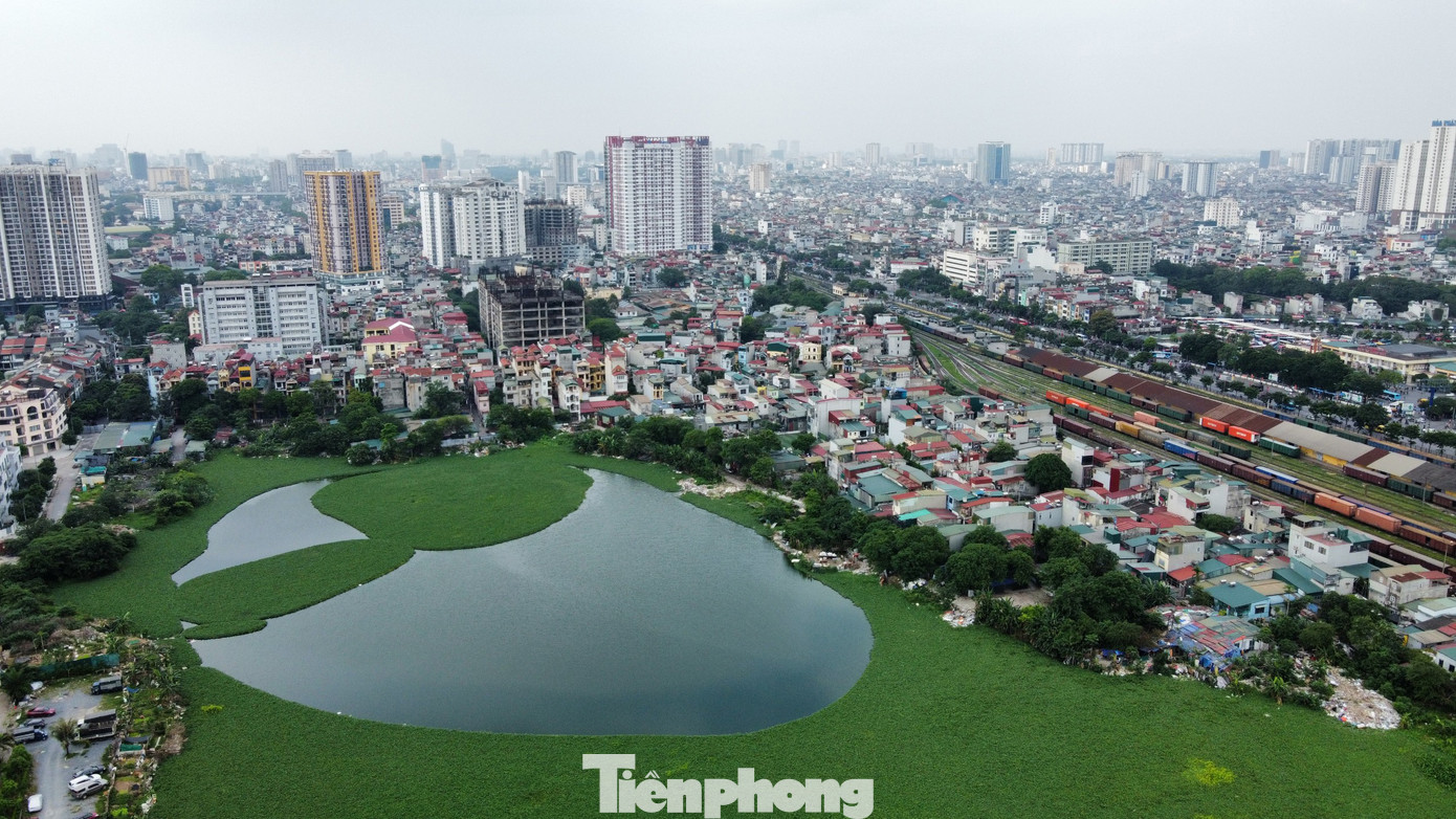 Hồi tháng 5/2022, lãnh đạo TP Hà Nội có buổi làm việc với Công ty TNHH Aeon Mall Việt Nam về tình hình triển khai dự án trung tâm thương mại Aeon Mall Hoàng Mai. Ông Nakagawa Tetsuyuki, Tổng Giám đốc Aeon Mall Việt Nam cho biết, hiện nay, dự án Aeon Mall Hoàng Mai đang ở những bước chuẩn bị đầu tư cuối cùng.