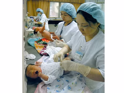 Nhóm dân số giàu hiện nay tỷ số giới tính khi sinh lên đến 112 nam/100 nữ.