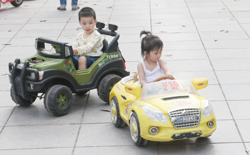 lái xe đi theo cô nàng mới quen