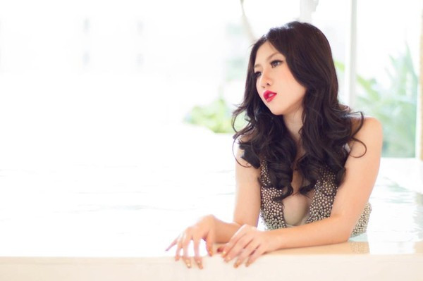 Minh chứng là sau khi cởi đồ trả lại quà, Amanda Lệ Vân đã xuất hiện rất nhiều trên báo chí và có những chia sẻ về cuộc sống thật. Bài viết: http://news.zing.vn/Nhung-trao-luu-an-theo-vu-chia-tay-doi-qua-post375204.html#category_featured.noibat Nguồn Zing News 