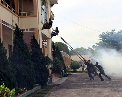 Thực hành giải thoát con tin của lực lượng chống khủng bố