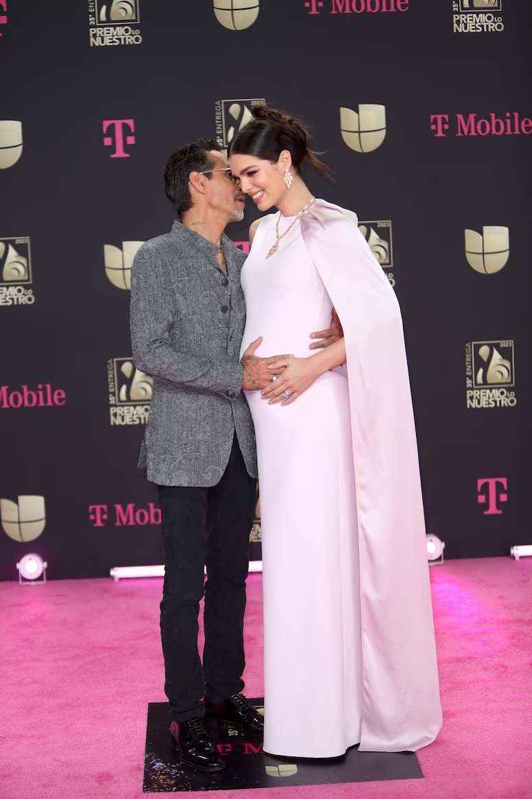 Vợ chồng Nadia Ferreira và Marc Anthony tình tứ trên thảm đỏ. Vợ chồng Nadia Ferreira và Marc Anthony tình tứ trên thảm đỏ.