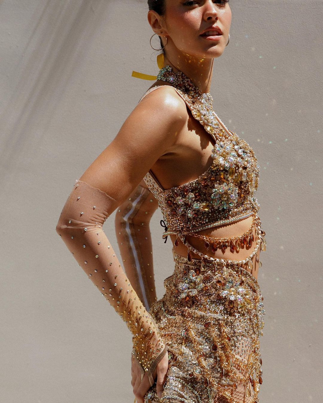 Sự xuất hiện của Paulina Vega trên đường phố trong trang phục lộng lẫy, sexy thu hút sự chú ý của du khách tham dự lễ hội. Trên các diễn đàn sắc đẹp, đoạn video Paulina khoe vũ đạo cùng bạn bè trên đường phố khiến khán giả thích thú.