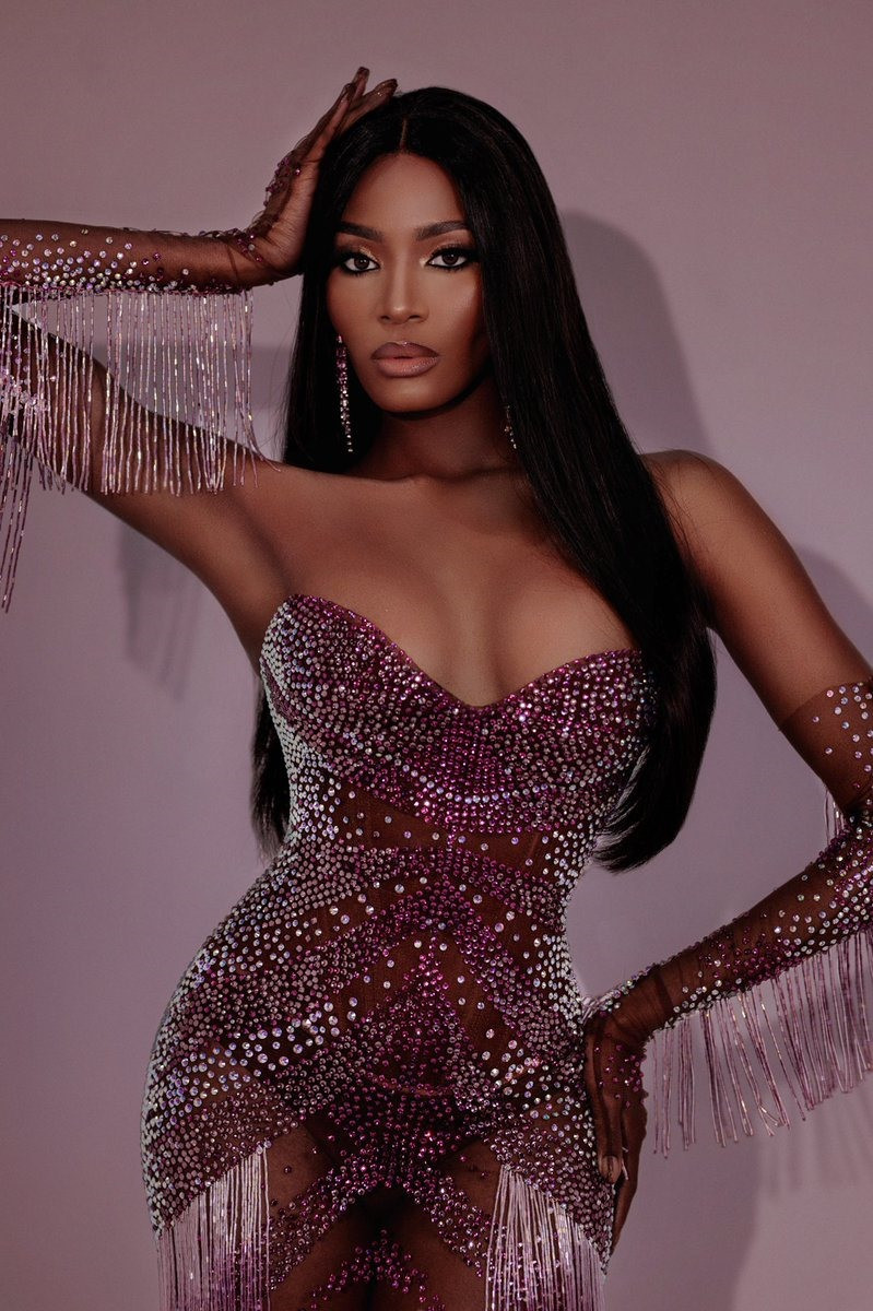 Bên cạnh hoạt động giải trí, người đẹp còn tích cực làm thiện nguyện. Năm 2020, cô thành lập tổ chức phi lợi nhuận mang tên Lalela Mswane Foundation với mong muốn trao quyền cho giới trẻ, giúp họ vượt qua rào cản cuộc sống cũng như ranh giới xã hội.