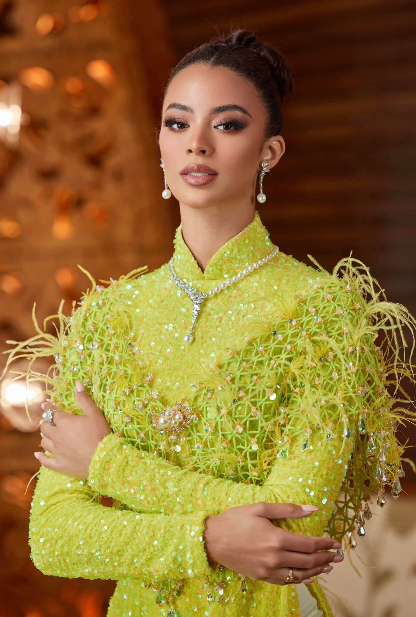 Andreína Martínez vốn được các fan Việt rất yêu mến từ sau cuộc thi Hoa hậu Hoàn vũ 2022. Cô thậm chí còn có lượng fan đông đảo không kém đương kim Hoa hậu Hoàn vũ R'Bonney Gabriel. Dù cuộc thi kết thúc đã lâu, nhiều khán giả vẫn bảo vệ quan điểm Andreína Martínez xứng đáng có ngôi vị cao hơn ở Miss Universe 2022.