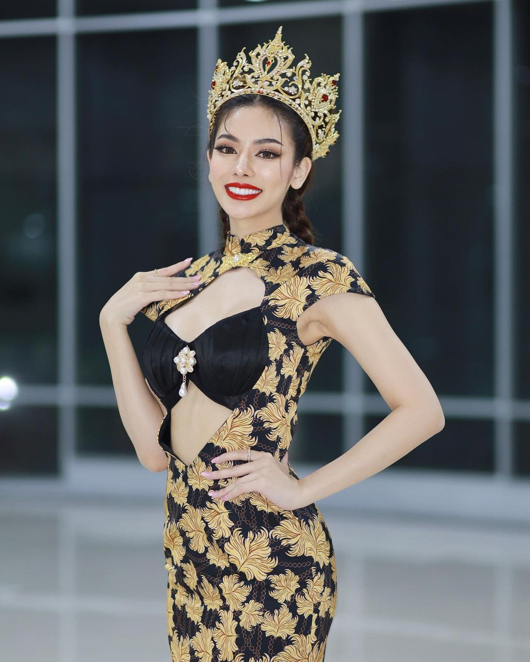 Đăng quang Miss Grand Nakhon Phanom 2023, người đẹp Paulius Prajakrattanakul chuẩn bị tham dự cuộc thi Miss Grand Thailand 2023 để tìm kiếm tấm vé sang Việt Nam tham dự cuộc thi Hoa hậu Hòa bình Quốc tế 2023. Paulius được khán giả Việt yêu mến vì cô là con lai với 3 dòng máu Thái - Việt - Trung.