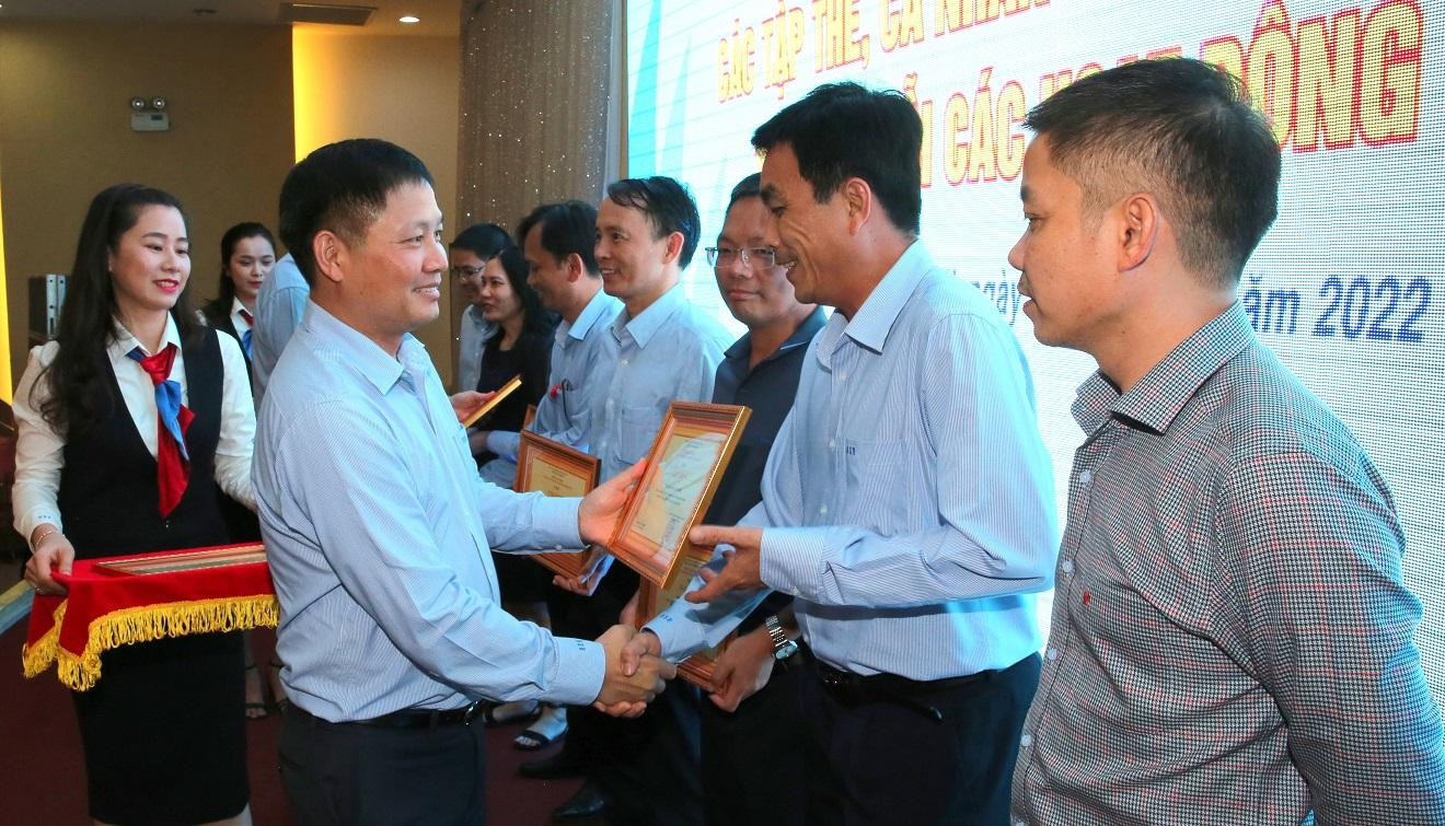 Tuyên dương các tập thể xuất sắc đóng góp vào kỳ tích 35 triệu giờ công an toàn