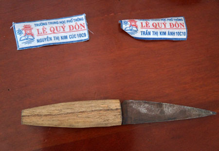 Con dao là hung khí nhóm “nữ tứ quái” mang theo để xử lý Duyên