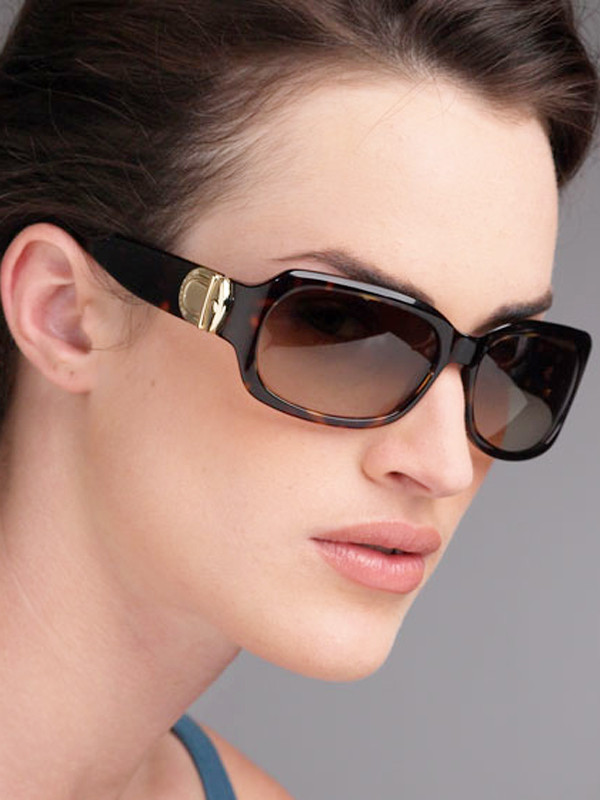 Màu đen nhạt và vàng hổ phách chống tia UV tốt nhất