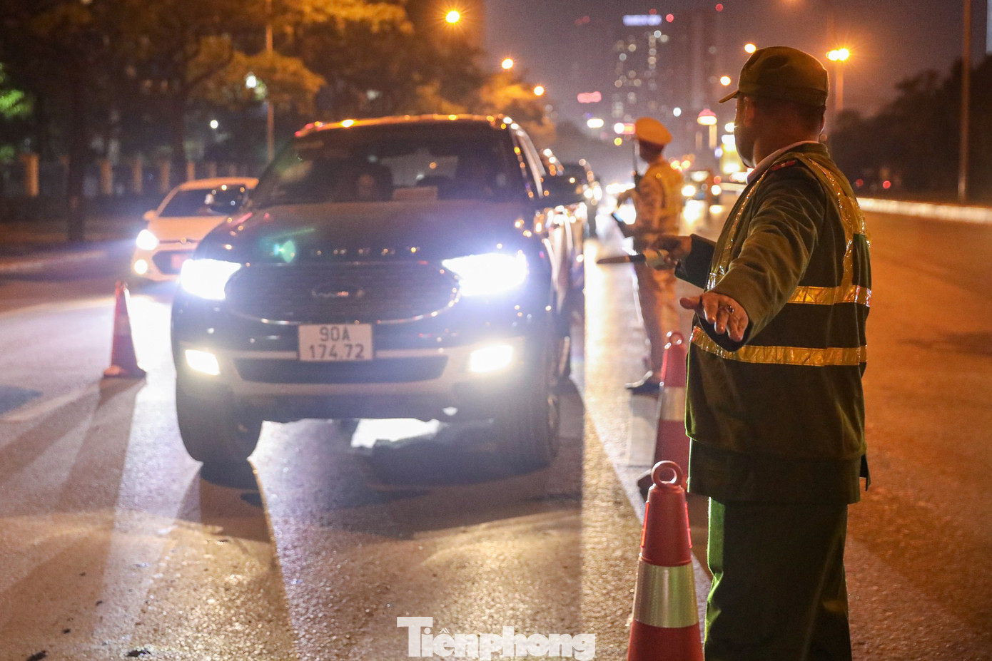Trung tá Phạm Văn Chiến (Đội trưởng Đội CSGT số 6) cho biết, việc xử lý vi phạm nồng độ cồn của tổ công tác sẽ triển khai từ tối 31/12 đến ngày hôm sau (1/1/2024).