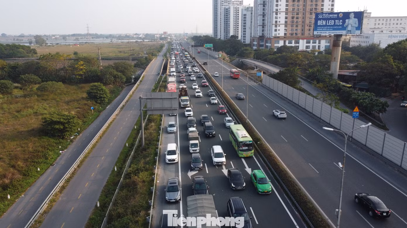 Hình ảnh từ trên cao tại lối ra cao tốc Pháp Vân - Cầu Giẽ.