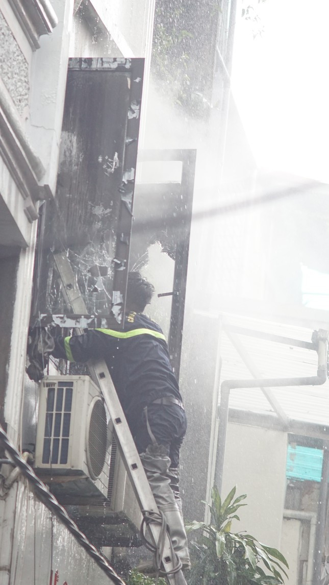 Vụ cháy nhà trong ngõ Thổ Quan (Hà Nội) làm 3 người tử vong.