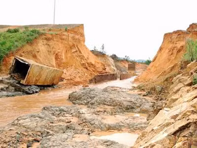 Đập thủy điện Ia Krêl 2 bị vỡ vào ngày 12/6. Đập thủy điện Ia Krêl 2 bị vỡ vào ngày 12/6