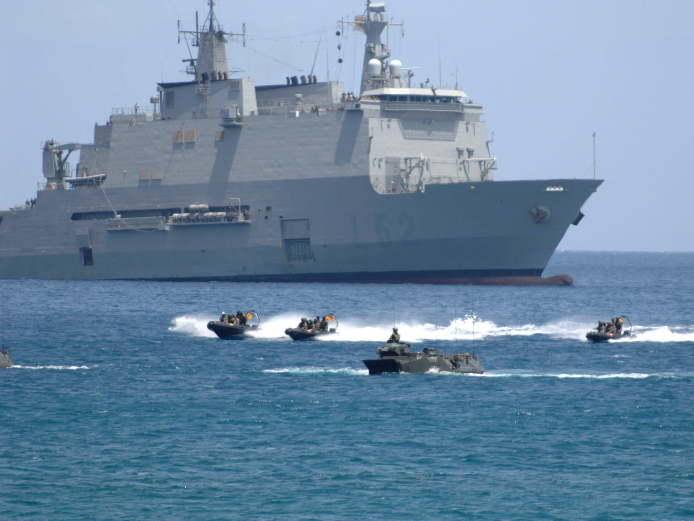 Tàu đổ bộ đổ triển khai tấn công