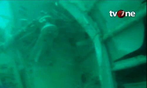 Chỉ còn 19 ngày truy tìm hộp đen máy bay QZ8501 ảnh 2