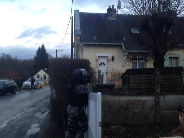 [CẬN CẢNH] Đặc nhiệm Pháp săn lùng kẻ thảm sát tòa báo ở Paris ảnh 12