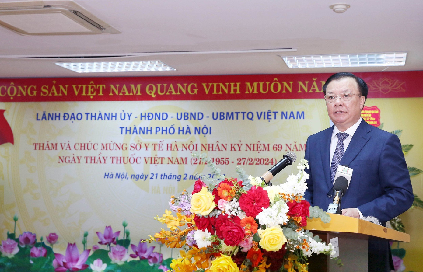 Bí thư Thành ủy Hà Nội phát biểu tại buổi thăm và chúc mừng ngành y tế Thủ đô nhân dịp kỷ niệm 69 năm Ngày Thầy thuốc Việt Nam. Bí thư Thành ủy Hà Nội phát biểu tại buổi thăm và chúc mừng ngành y tế Thủ đô nhân dịp kỷ niệm 69 năm Ngày Thầy thuốc Việt Nam.