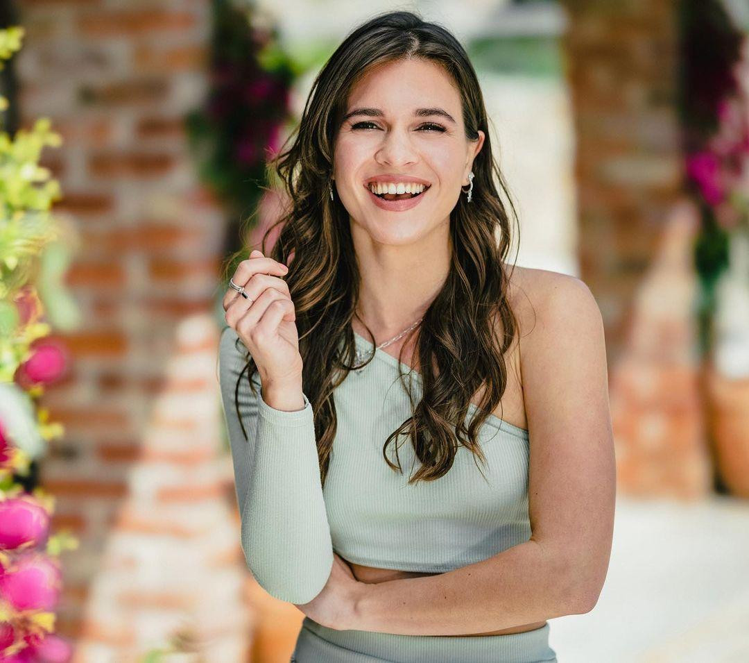 Nhiều fans cũng cho rằng mặc dù mới chỉ 24 tuổi nhưng nhan sắc của cô đã lộ rõ vẻ già nua, thiếu đi những đường nét tươi trẻ, rạng rỡ. Nhiều fans cũng cho rằng mặc dù mới chỉ 24 tuổi nhưng nhan sắc của cô đã lộ rõ vẻ già nua, thiếu đi những đường nét tươi trẻ, rạng rỡ.