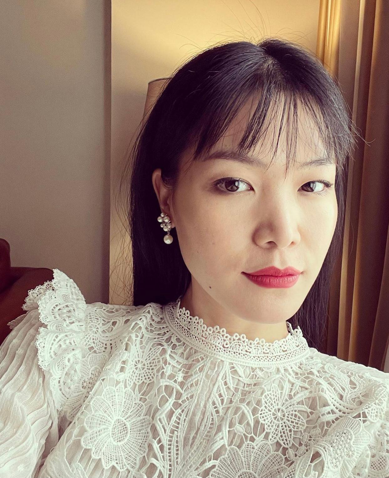 Đã lâu mới xuất hiện trên mạng xã hội, hình ảnh mới của Hoa hậu Thuỳ Dung thu hút sự chú ý của người hâm mộ. Hiện tại, cô đang ở Mỹ cùng gia đình.