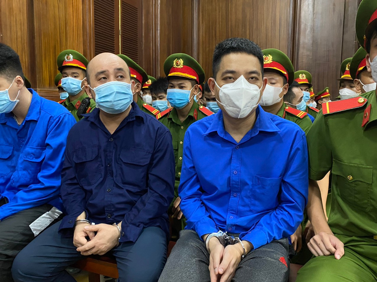 Bị cáo Hồ Ngọc Tài (phải) - chủ mưu vụ án.