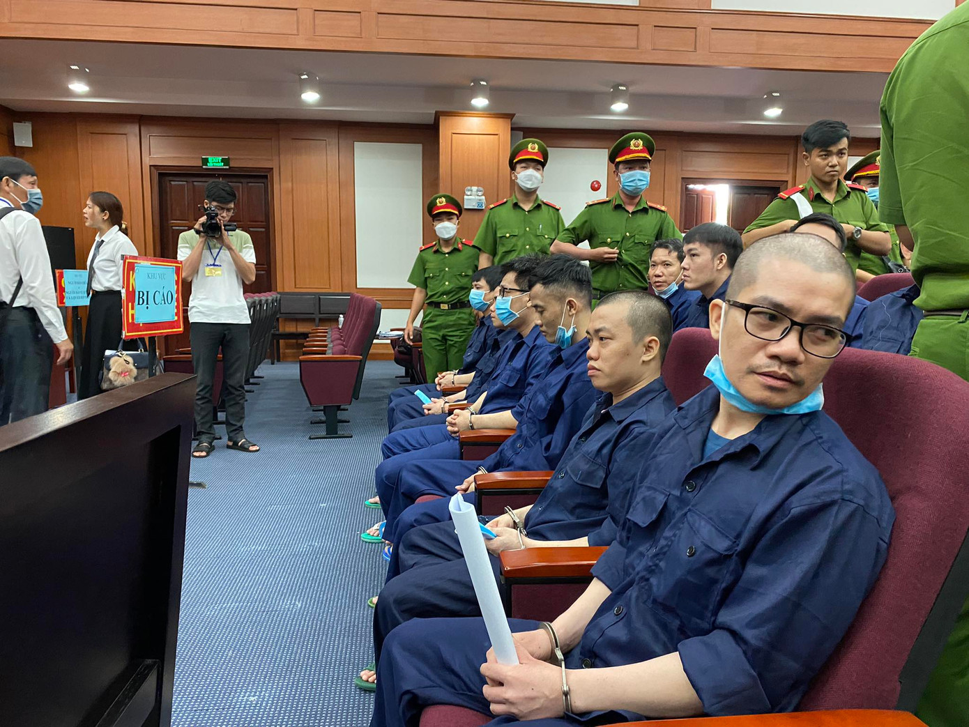 Các bị cáo tại phiên tòa phúc thẩm.