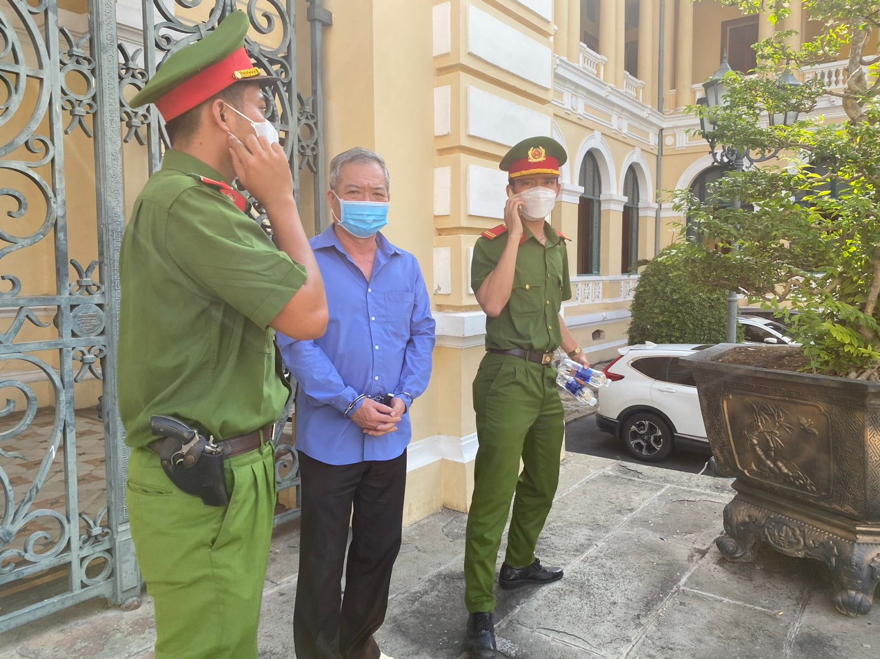 Bị cáo Nguyễn Hữu Cường sau phiên tòa chiều nay.