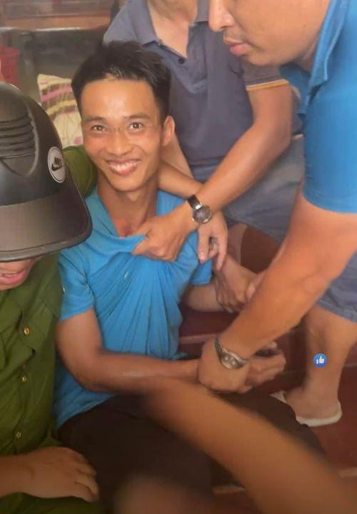 Triệu Quân Sự bị bắt vào khoảng 15h ngày 1/6 tại xã Yên Dương (huyện Hà Trung, Thanh Hóa). Triệu Quân Sự bị bắt vào khoảng 15h ngày 1/6 tại xã Yên Dương (huyện Hà Trung, Thanh Hóa).