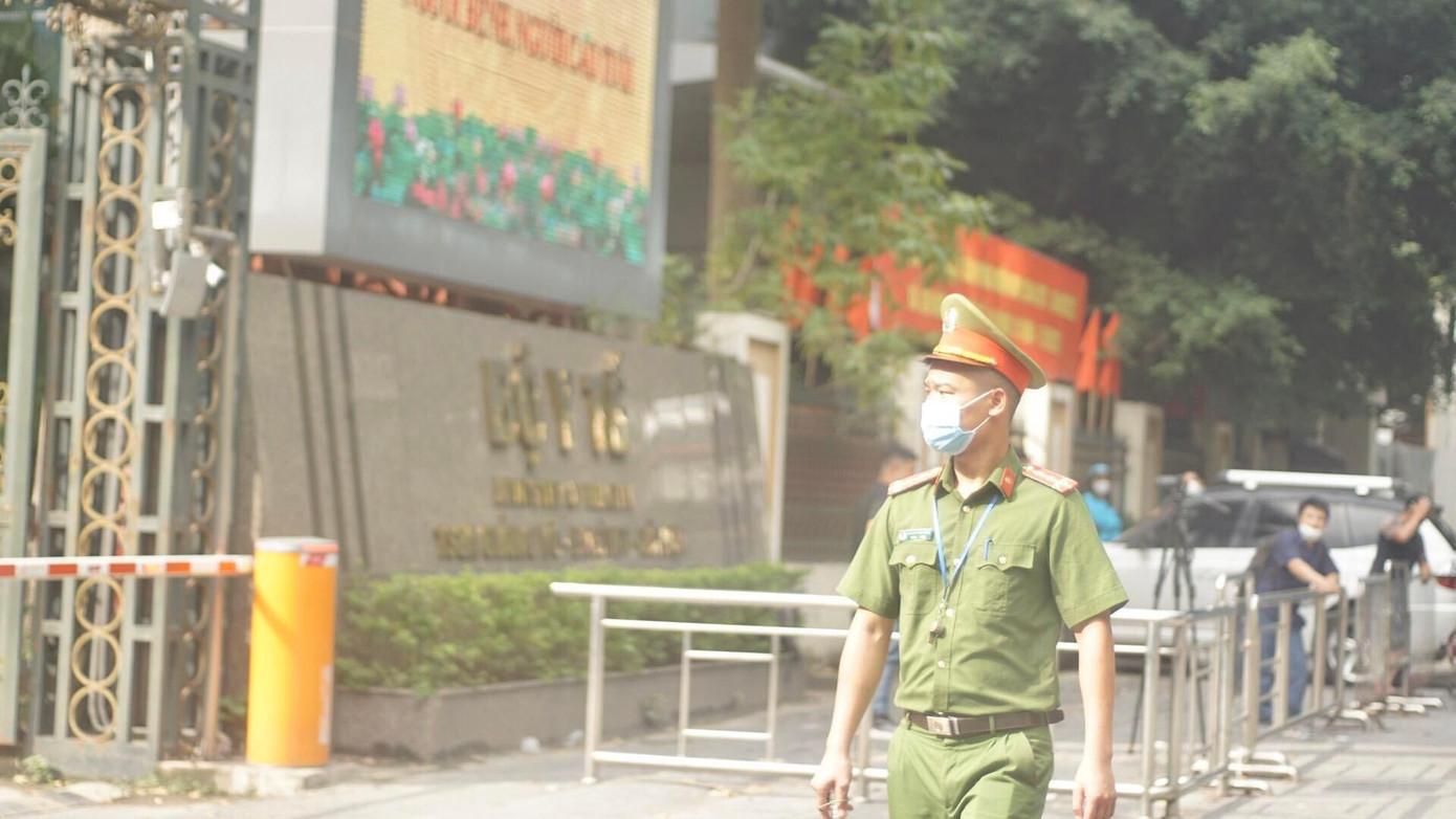 Cảnh sát có mặt tại khu vực Bộ Y tế để đảm bảo an ninh trật tự.